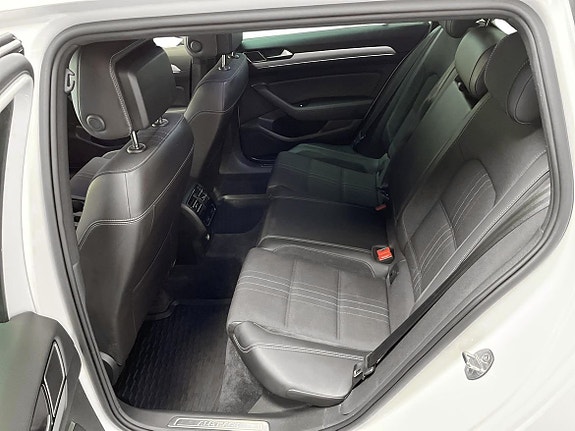 Volkswagen Passat Alltrack 13 of 26
