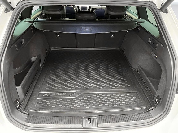 Volkswagen Passat Alltrack 21 of 26