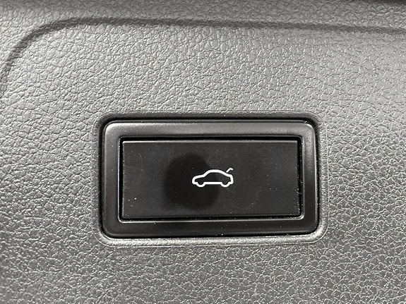 Volkswagen Passat Alltrack 23 of 26