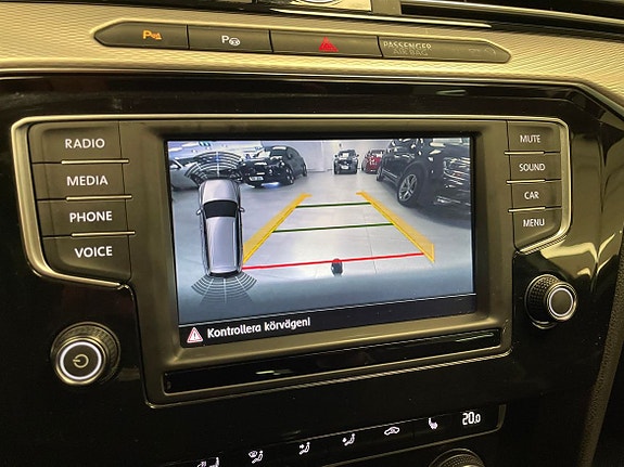 Volkswagen Passat Alltrack 17 of 26