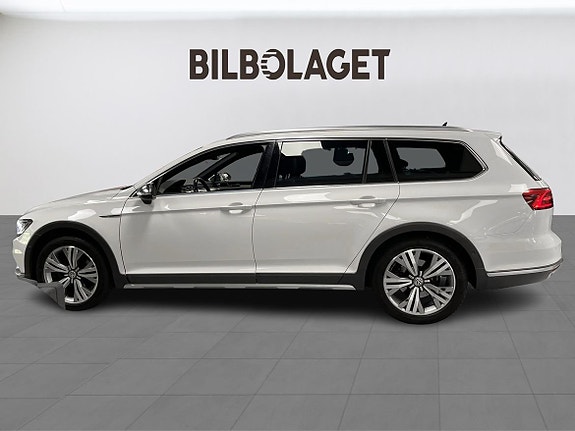 Volkswagen Passat Alltrack 2 of 26