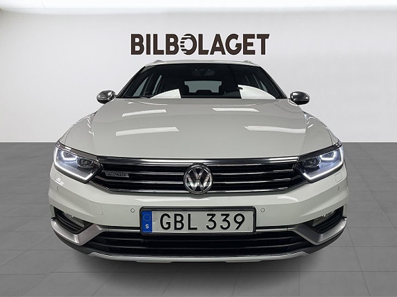 Volkswagen Passat Alltrack 3 of 26
