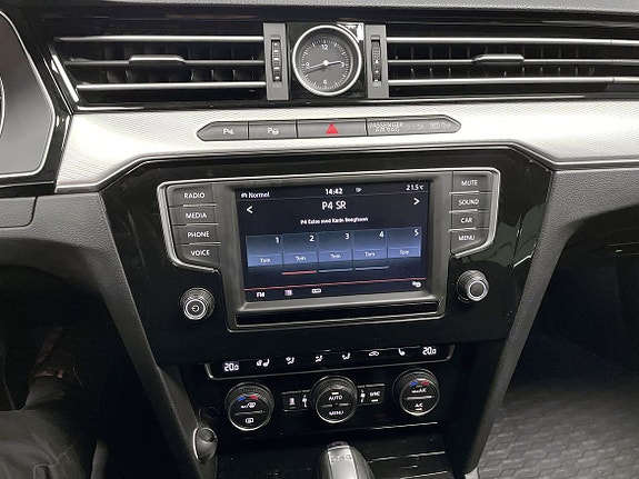 Volkswagen Passat Alltrack 16 of 26