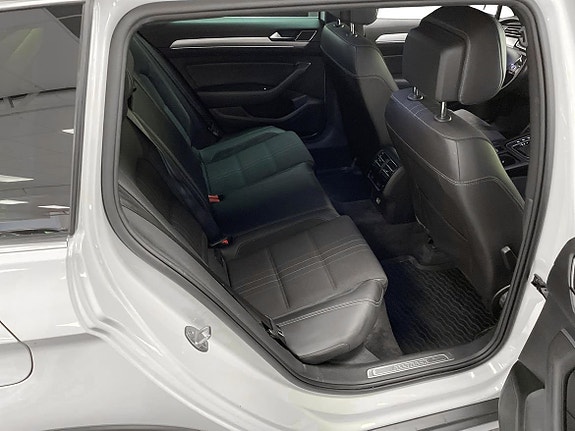 Volkswagen Passat Alltrack 24 of 26