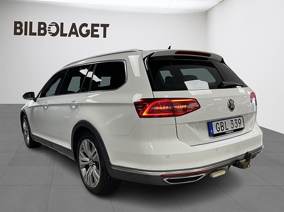Volkswagen Passat Alltrack 4 of 26