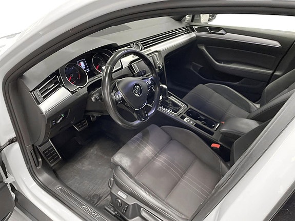 Volkswagen Passat Alltrack 11 of 26