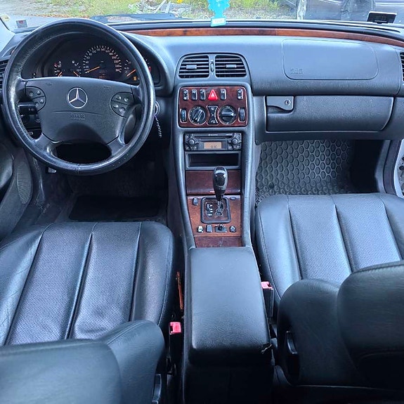 Mercedes-Benz CLK230 4 of 4