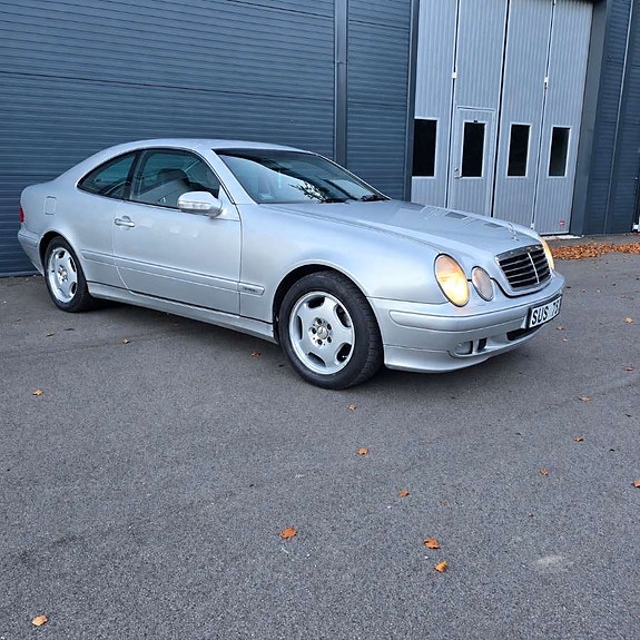 Mercedes-Benz CLK230 3 of 4