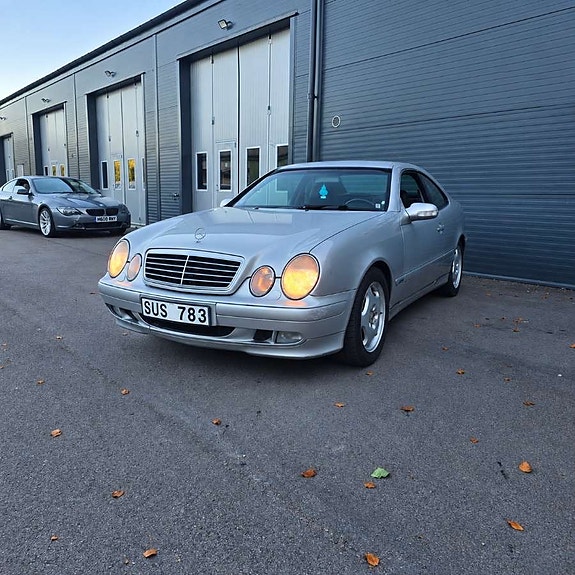 Mercedes-Benz CLK230 2 of 4