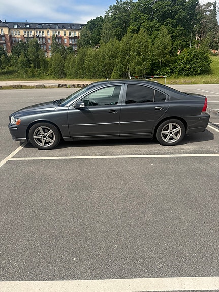 Volvo S60 3 of 4