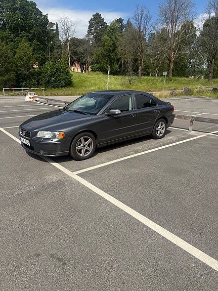 Volvo S60 2 of 4