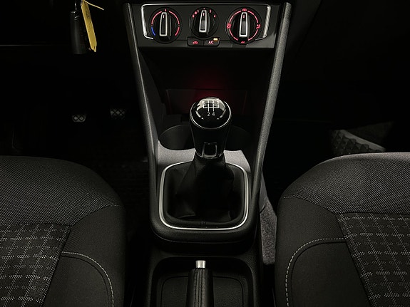 Volkswagen Polo 16 of 22