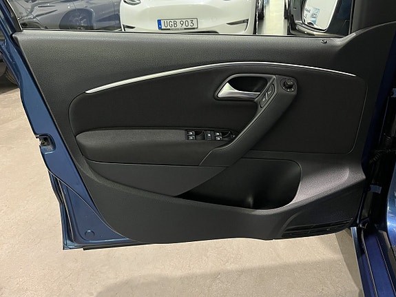 Volkswagen Polo 8 of 22