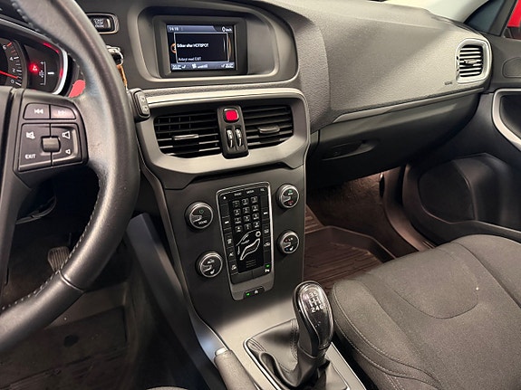 Volvo V40 11 of 17