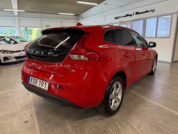 Volvo V40 3 of 17