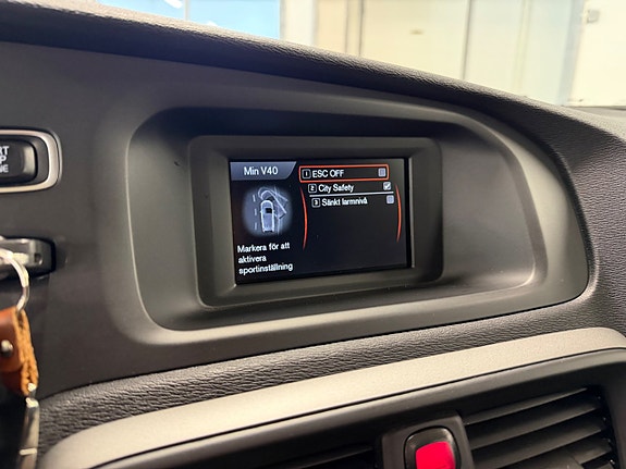Volvo V40 15 of 17
