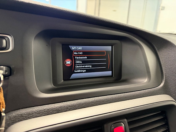 Volvo V40 14 of 17