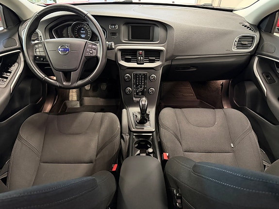 Volvo V40 7 of 17