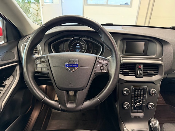 Volvo V40 8 of 17