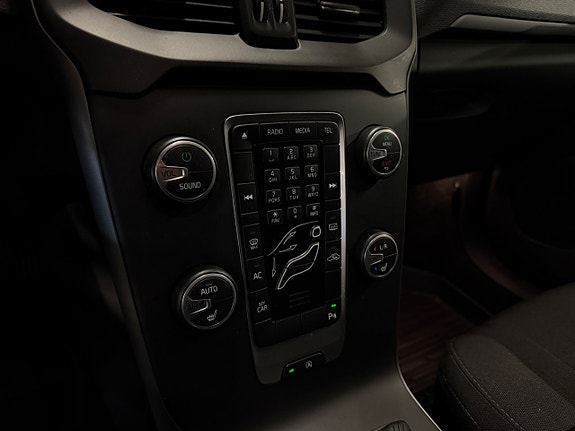 Volvo V40 13 of 17