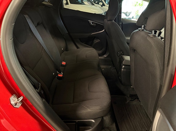 Volvo V40 6 of 17