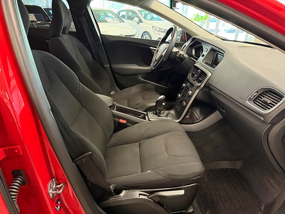 Volvo V40 9 of 17
