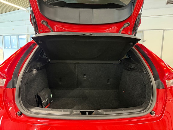 Volvo V40 5 of 17