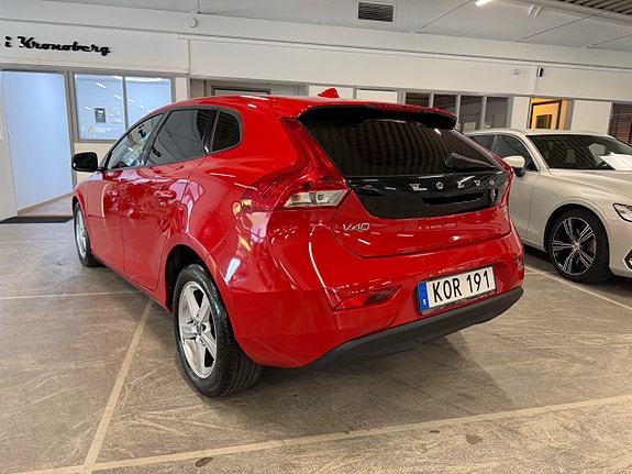 Volvo V40 4 of 17