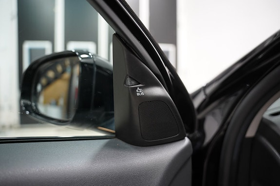 Volvo V60 Cross Country 9 of 23