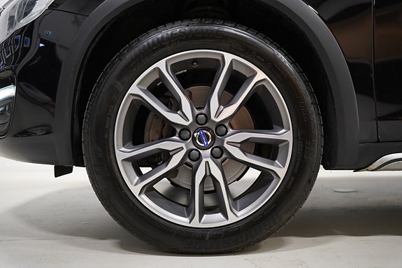 Volvo V60 Cross Country 3 of 23