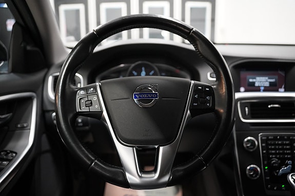 Volvo V60 Cross Country 13 of 23