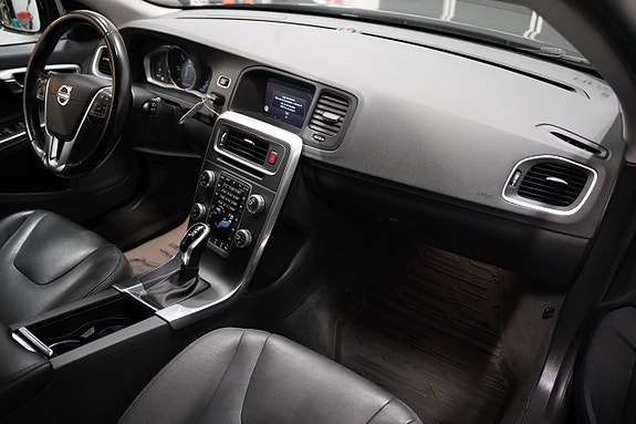 Volvo V60 Cross Country 11 of 23