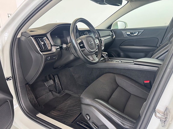 Volvo V60 8 of 16
