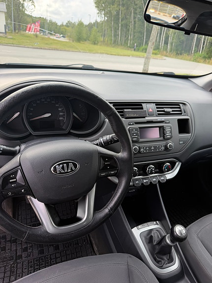 Kia Rio 4 of 6