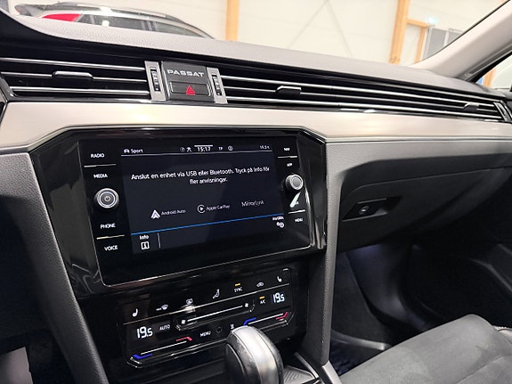 Volkswagen Passat 17 of 20
