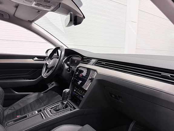 Volkswagen Passat 18 of 20