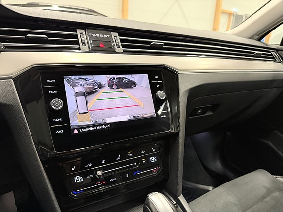 Volkswagen Passat 16 of 20