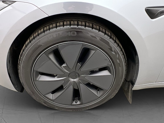 Tesla Model 3 27 of 30