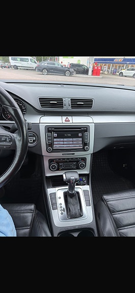 Volkswagen Passat 2 of 10