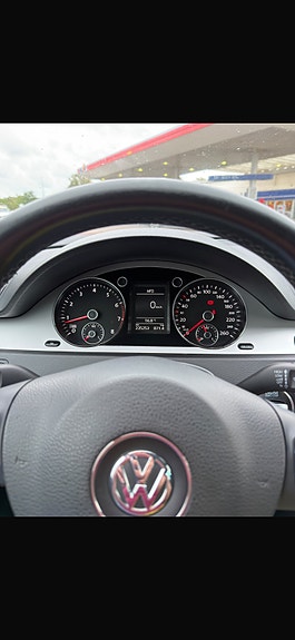 Volkswagen Passat 4 of 10