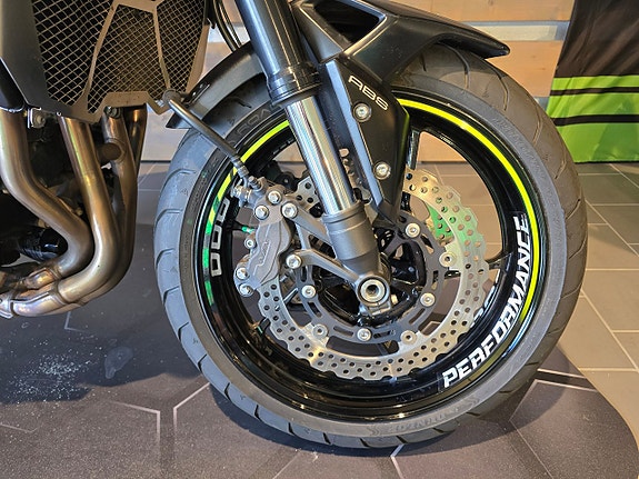 Kawasaki Z900 9 of 19