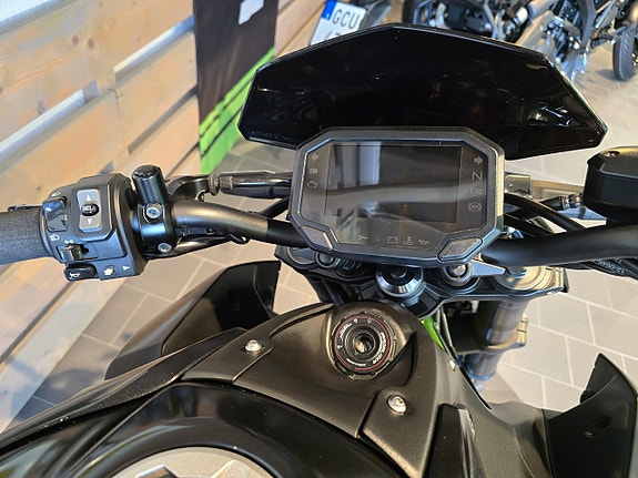 Kawasaki Z900 13 of 19