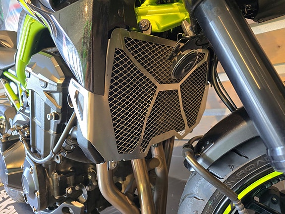 Kawasaki Z900 8 of 19
