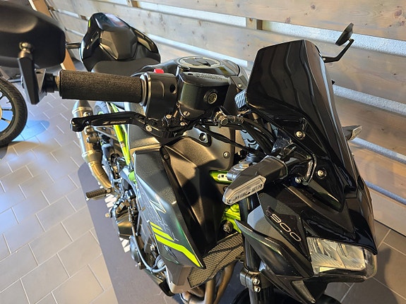 Kawasaki Z900 11 of 19