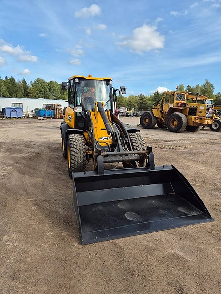 JCB 409 SV AG 2 of 6