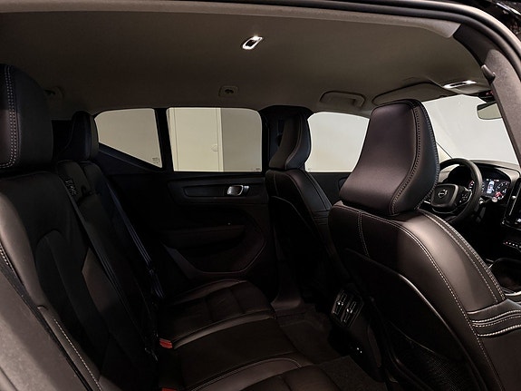 Volvo XC40 17 of 30