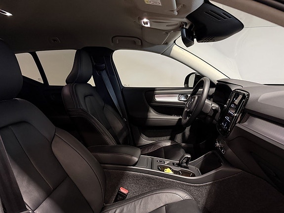 Volvo XC40 15 of 30