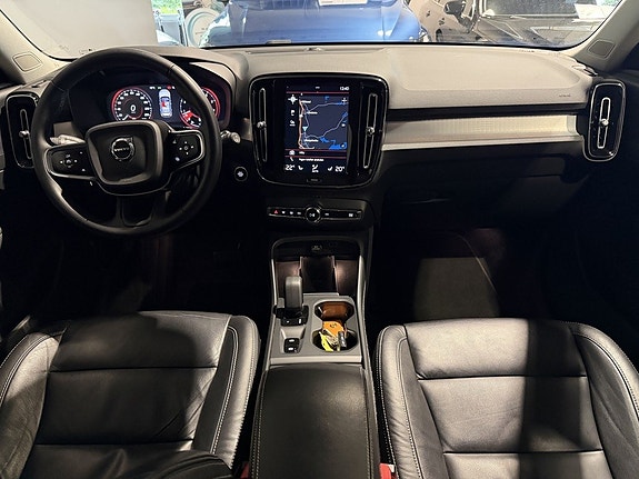 Volvo XC40 14 of 30
