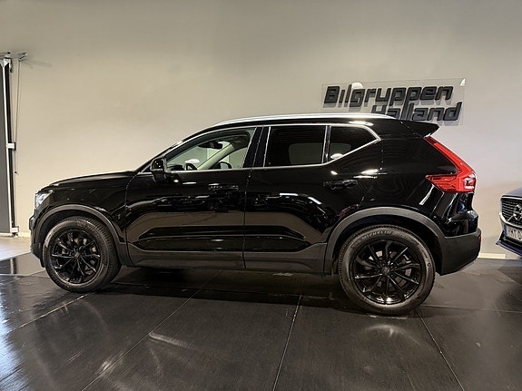 Volvo XC40 4 of 30