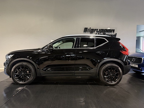 Volvo XC40 2 of 30